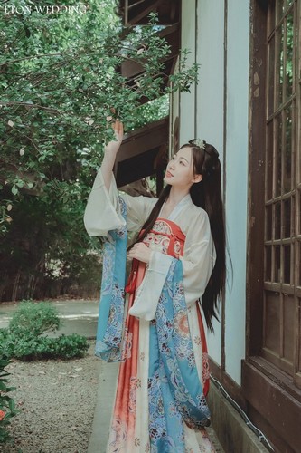 漢服婚紗推薦,婚紗工作室漢服,漢服婚紗攝影,漢服婚禮禮服,傳統漢服婚紗,時尚漢服婚紗,漢服個人寫真,漢服全家福攝影,漢服拍照,漢服寫真